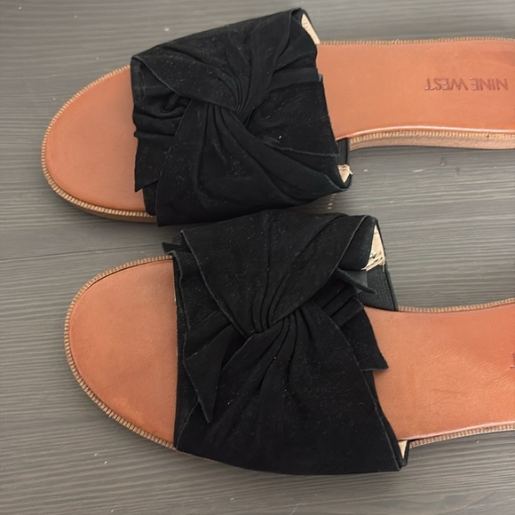 Nine West Melenda Sandals Slip On Black Gathered Faux Suede Slide Size 9 - Picture 2 of 9